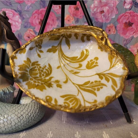 DECOUPAGE CLASSY CLAM SHELL  - Picture 1 of 6